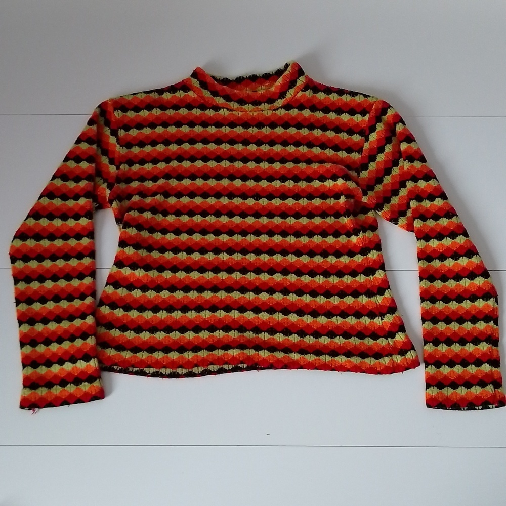 Knit crop top with unique design. 80's/90's  vintage. Woman small